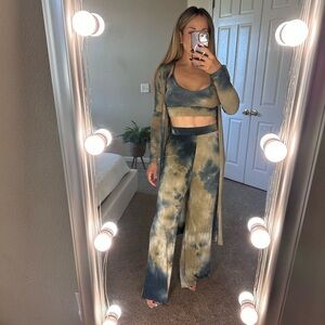 3 PiECE SET, INCLUDES CARDIGAN.